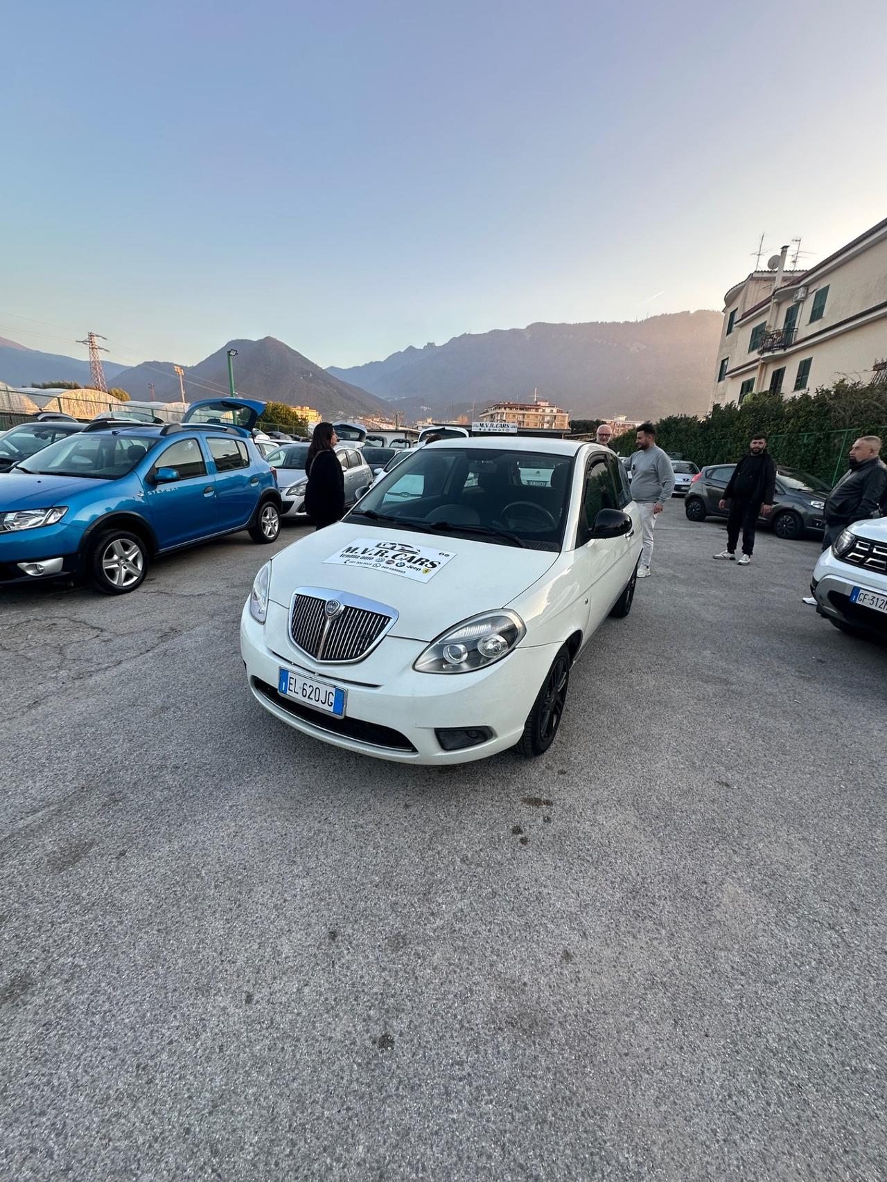 Lancia Ypsilon 1.3 MJT 75 CV Platinum