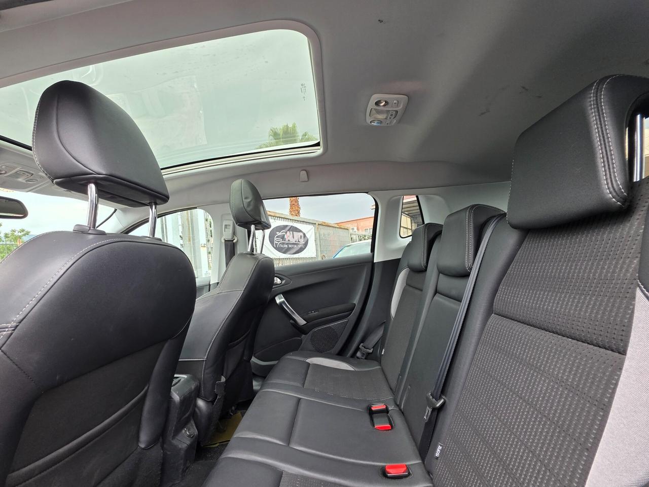 Peugeot 2008 1.6 e-HDi 115 CV Stop&Start Féline