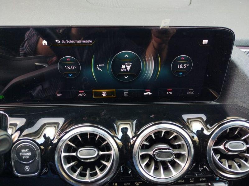 Mercedes-Benz GLA 180 D PREMIUM AUTO