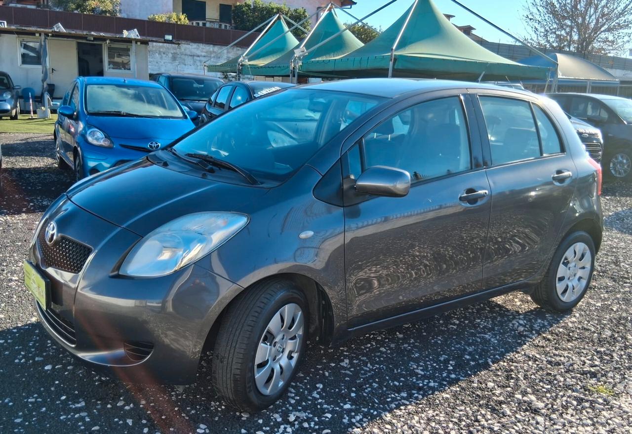 Toyota Yaris 1.0 5 porte Sol