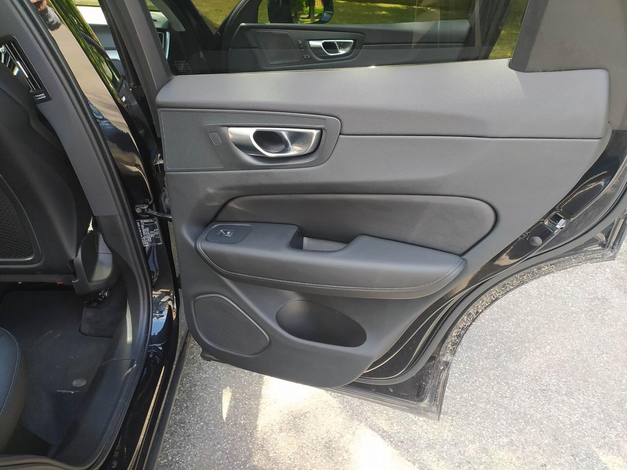 Volvo XC 60 2.0 T6 Recharge PHEV Ultimate Dark