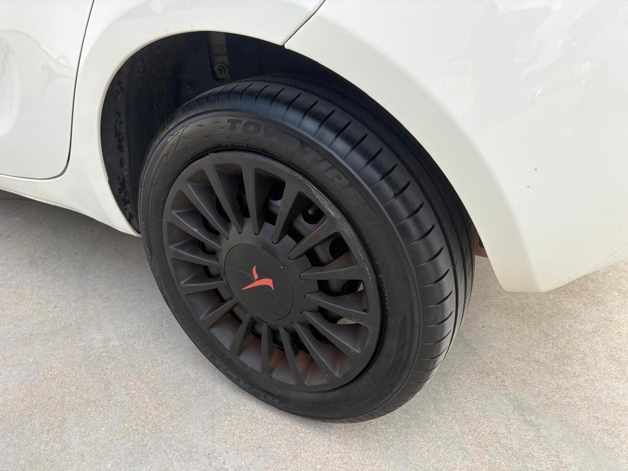 Lancia Ypsilon 1.2 69cv GPL Elefantino Rosa