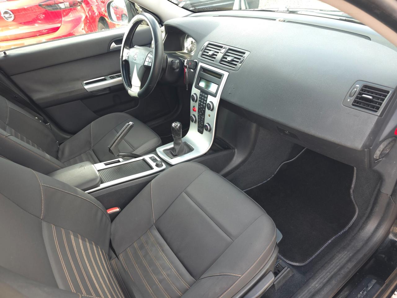 Volvo V50 D2 R-design