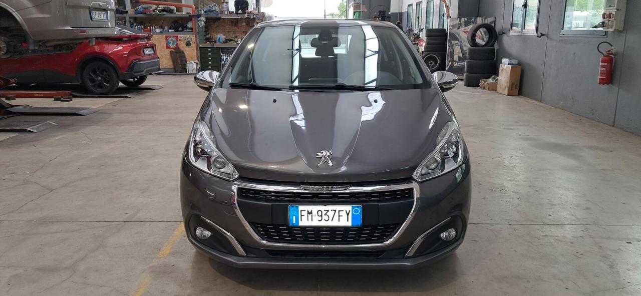 Peugeot 208 PureTech 1.2 km 0