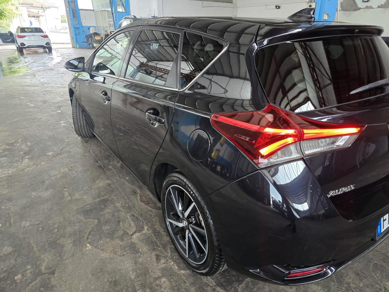 Toyota Auris 1.8 Hybrid Lounge