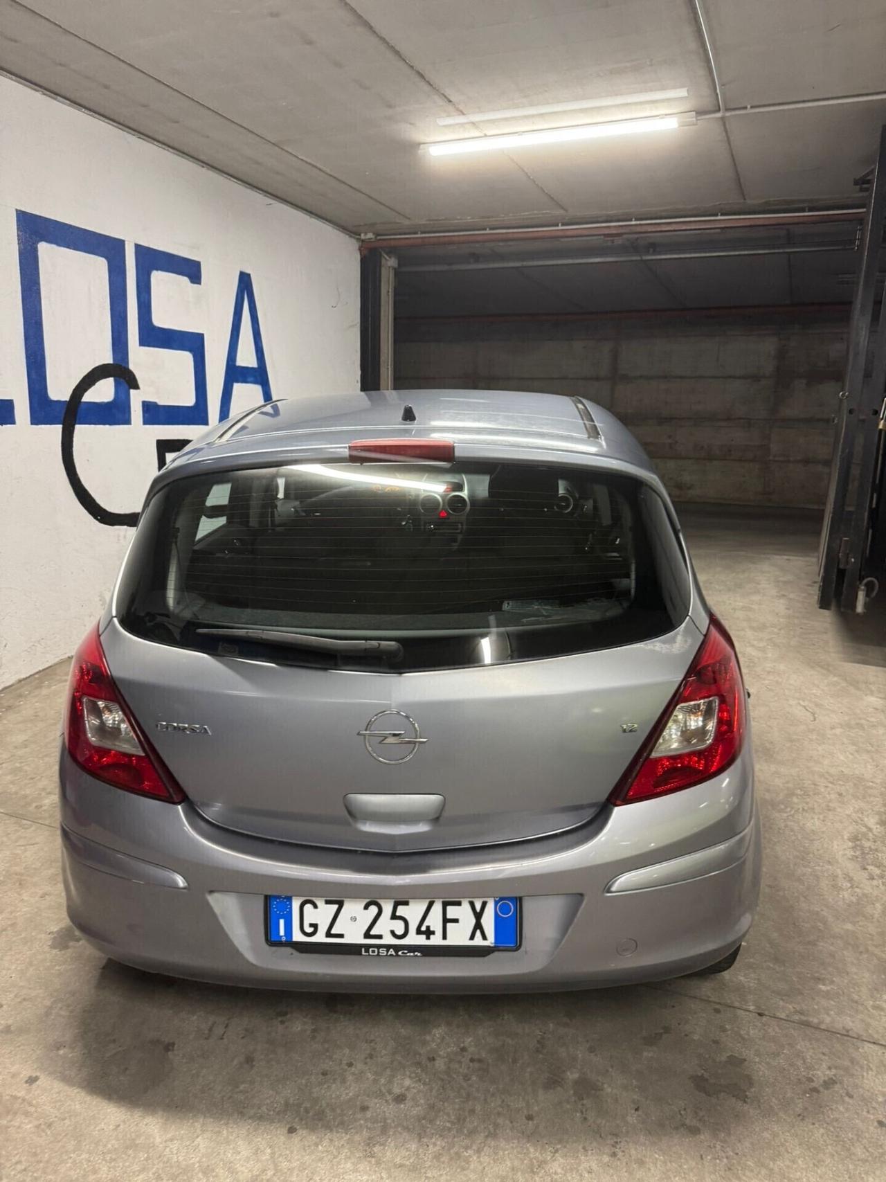 Opel Corsa 1.2 5 porte Cosmo
