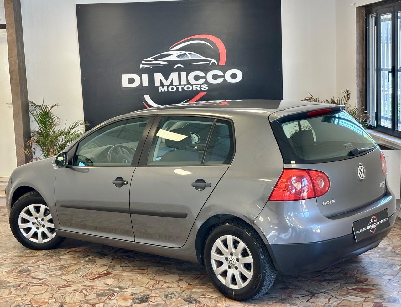 Volkswagen Golf 1.6 16V FSI 5p. Sportline