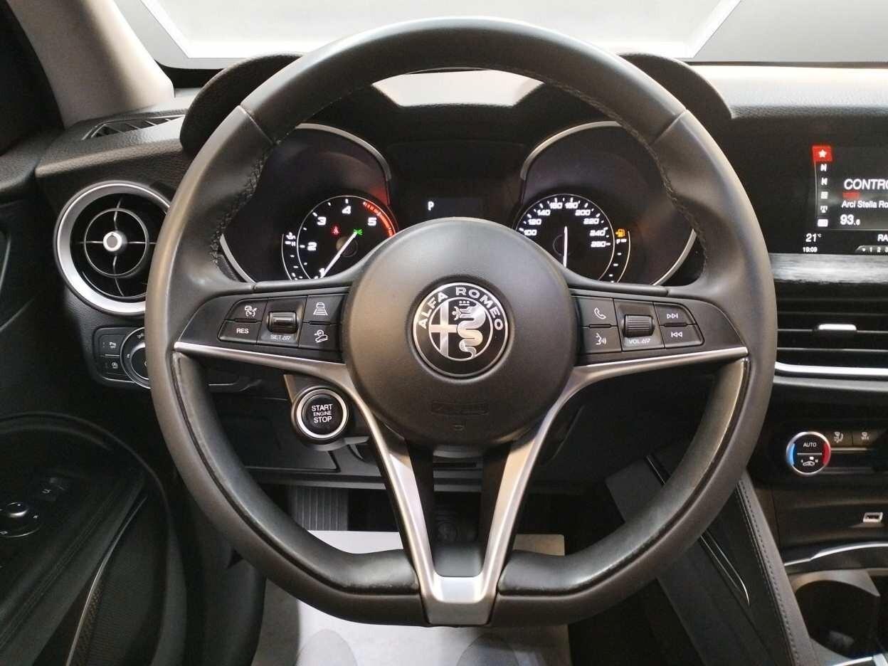 Alfa Romeo Stelvio 2017 2.2 t Business Q4 190cv auto my19