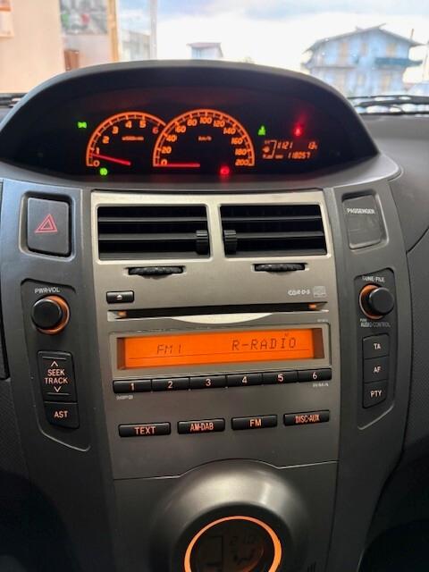 Toyota Yaris 1.4 D-4D DPF 3 porte Sol