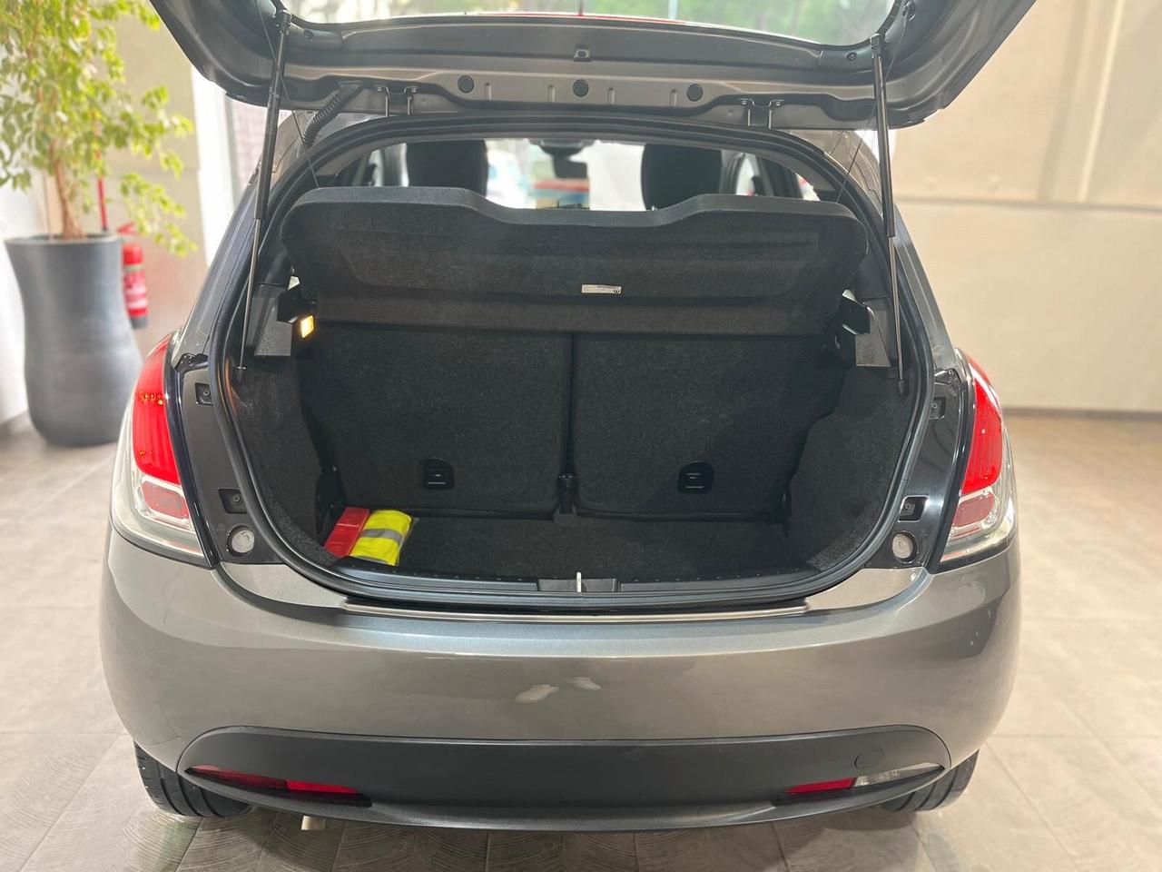 LANCIA YPSILON HYBRID 1.0 ECOCHIC *43MILAKM* *UNICOPRO*
