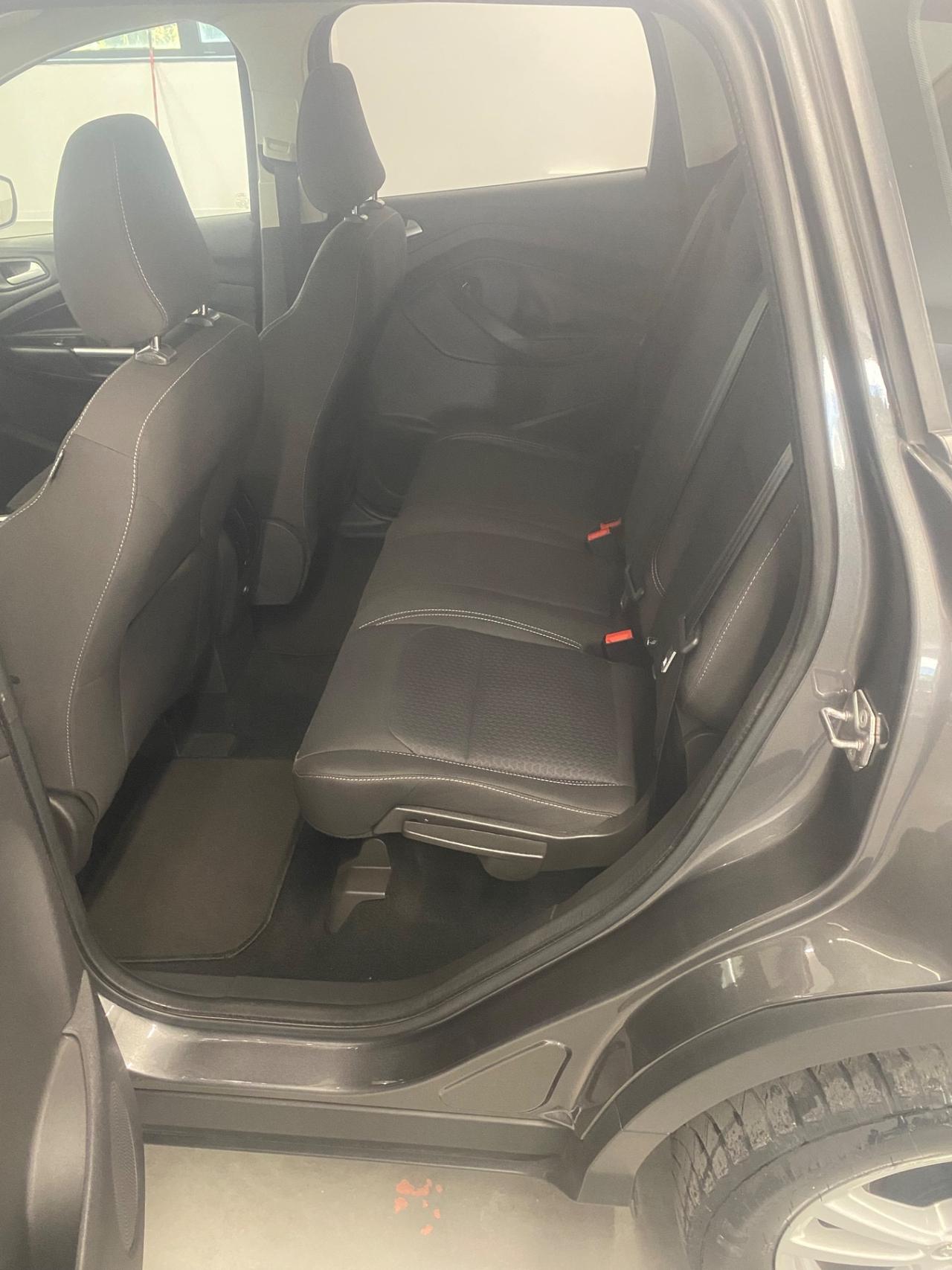 Ford Kuga 1.5 TDCI 120 CV S&S 2WD Powershift Titanium