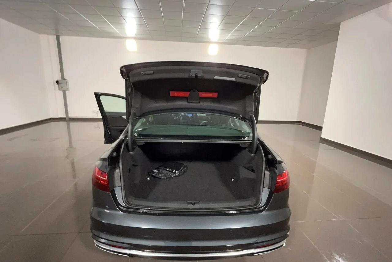 Audi A4 40 TDI quattro S tronic Business Advanced