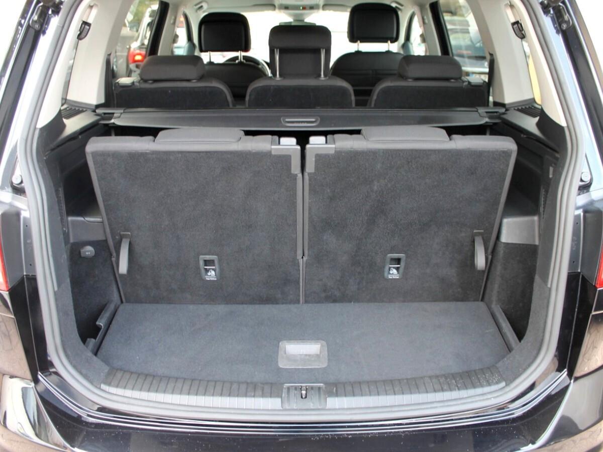 Volkswagen Touran 2.0 TDI 150 CV SCR DSG Executive BlueMotion Tech.7p Nav PDC UNIPRO IVA DEDUC.