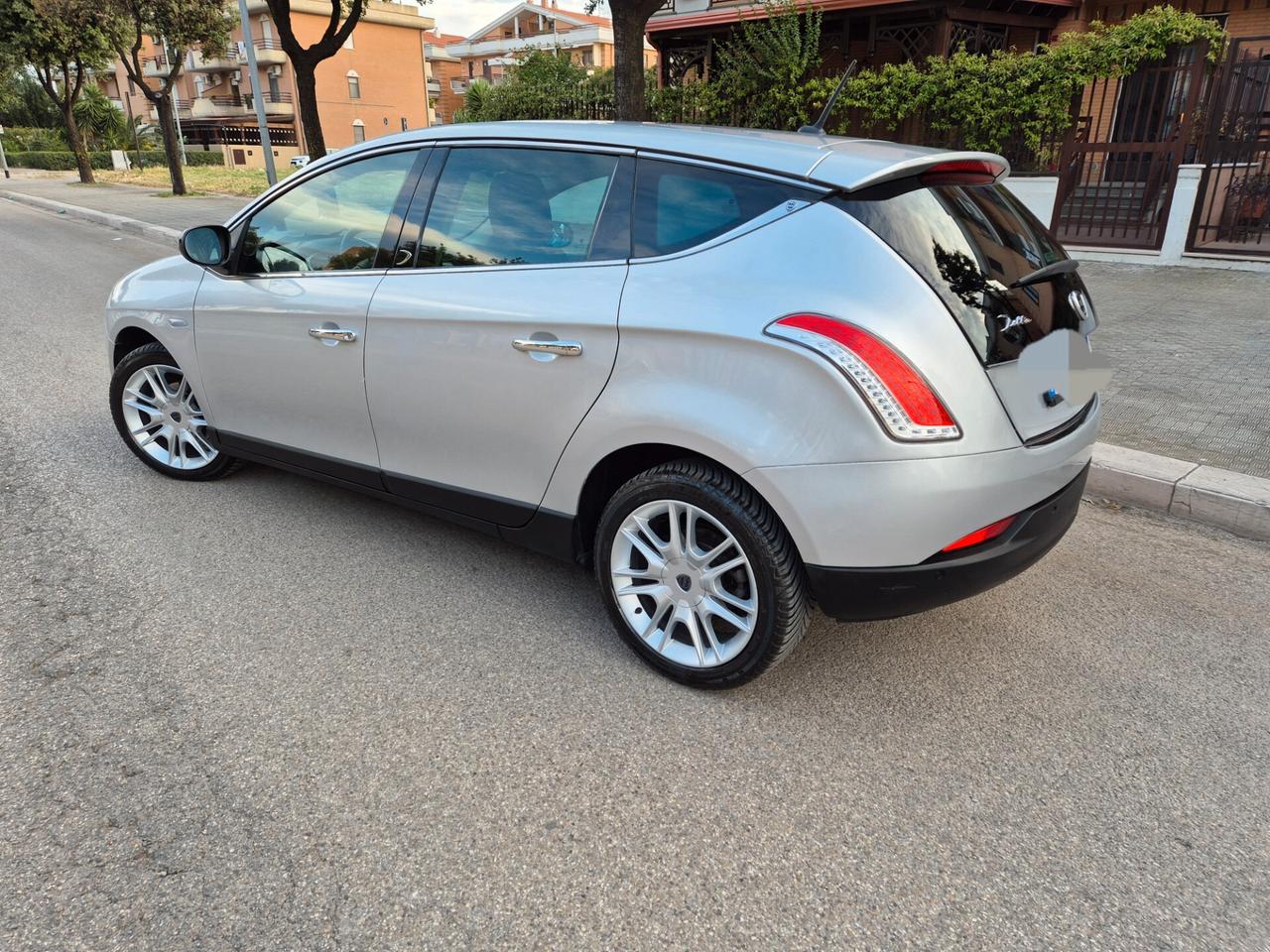 Lancia delta 1.6 multijet 120cv cambio automatico 2014