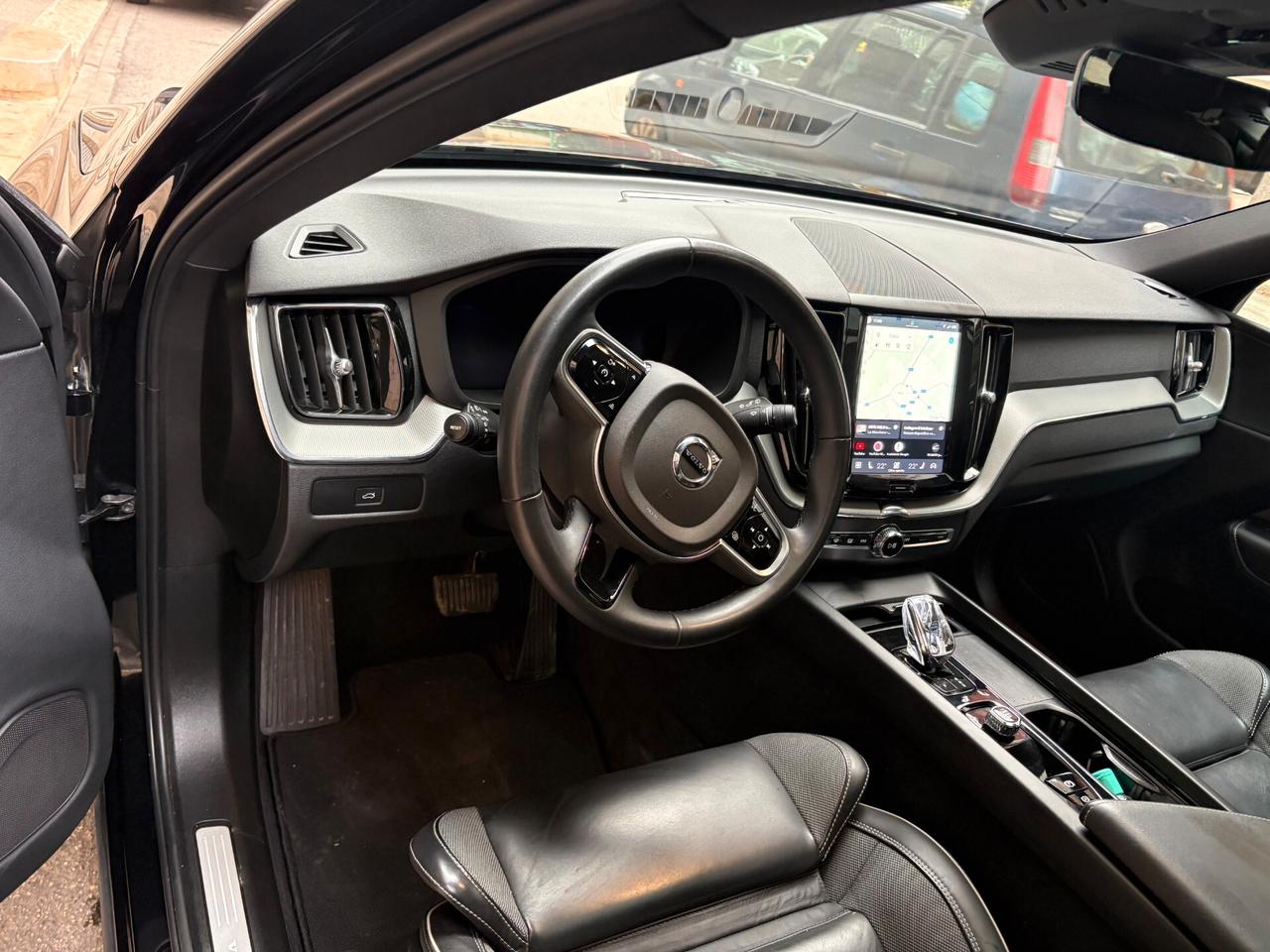 Volvo XC 60 XC60 B4 (d) AWD automatico Plus Dark