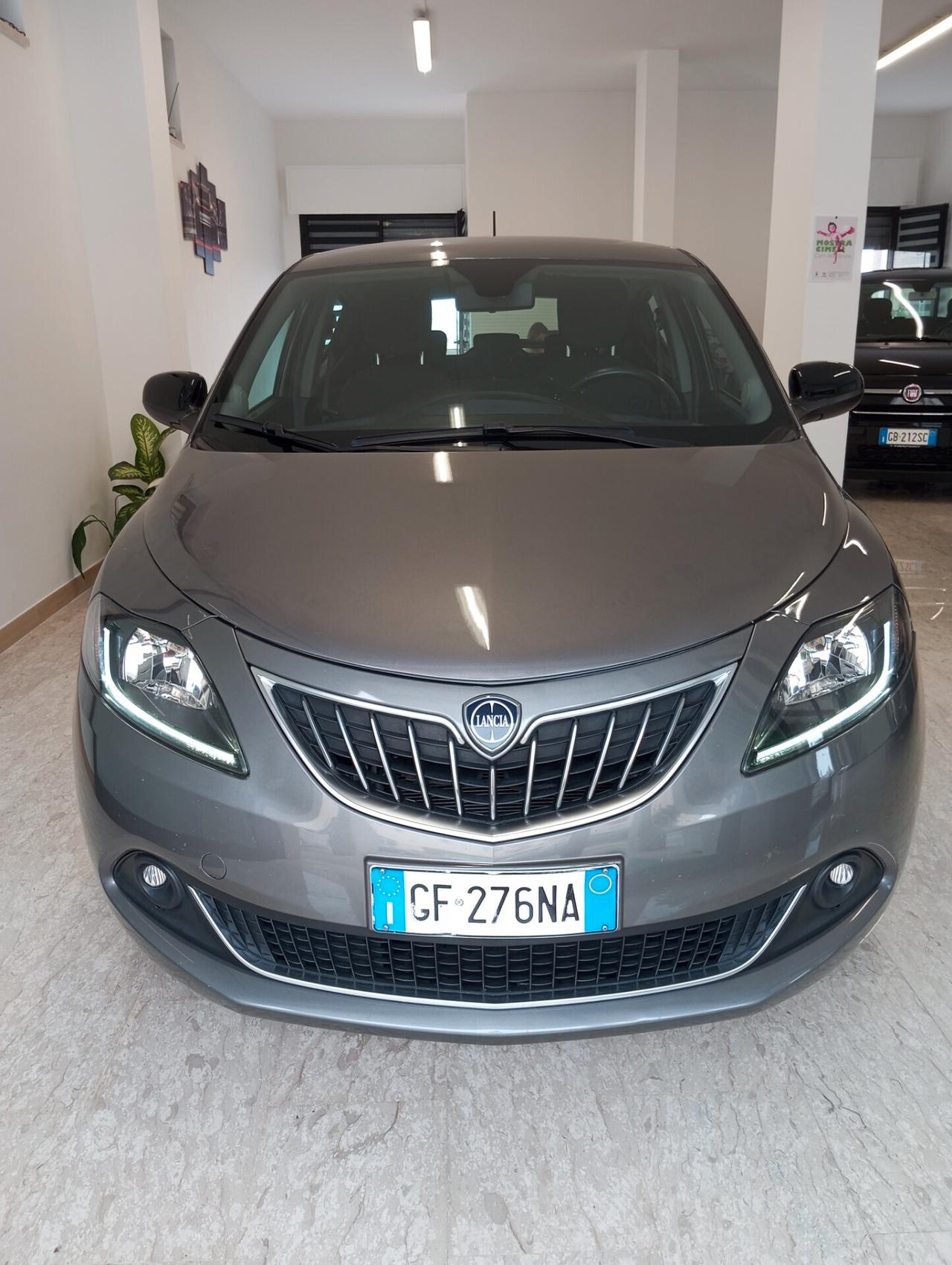 Lancia Ypsilon 1.0 FireFly 5 porte S&S Hybrid Ecochic Silver