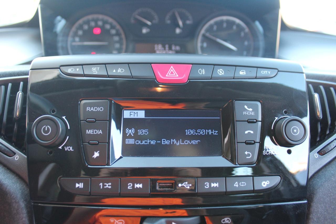 Lancia Ypsilon 1.0 FireFly 5 porte S&S Hybrid Ecochic Silver