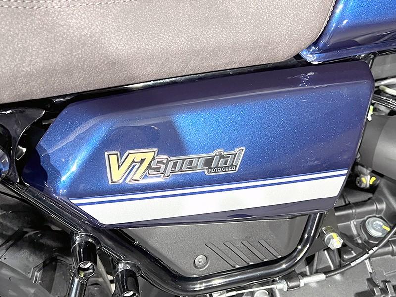 Moto Guzzi V7 Special Anniversario