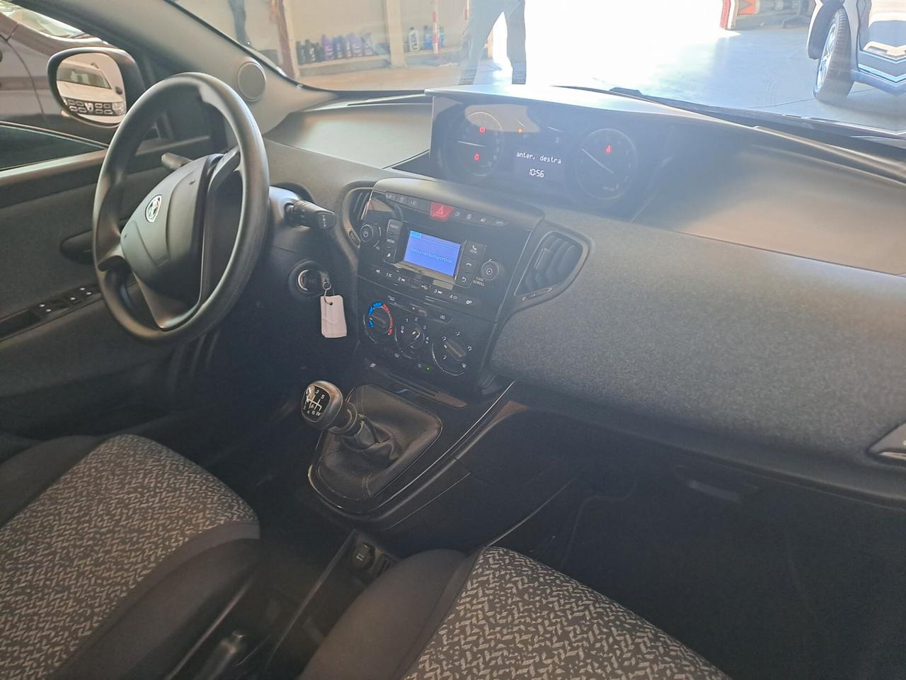 Lancia Ypsilon 1.0 FireFly 5 porte S&S Hybrid Ecochic Silver