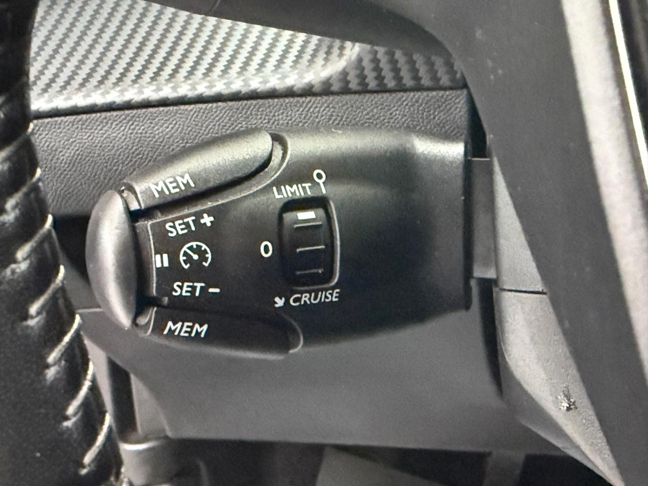 Peugeot 2008 BlueHDi 130 S&S EAT8 Allure Navi Pack