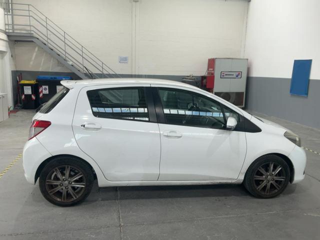 TOYOTA Yaris 1.4 D-4D 5p Active CAMBIO AUTOMATICO