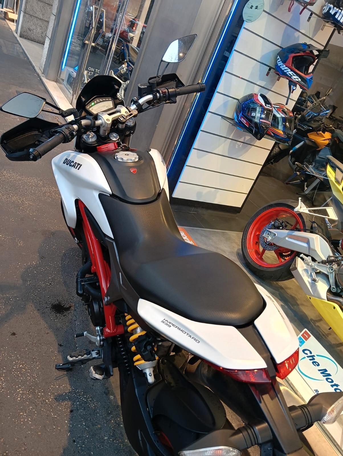 Ducati Hypermotard 939