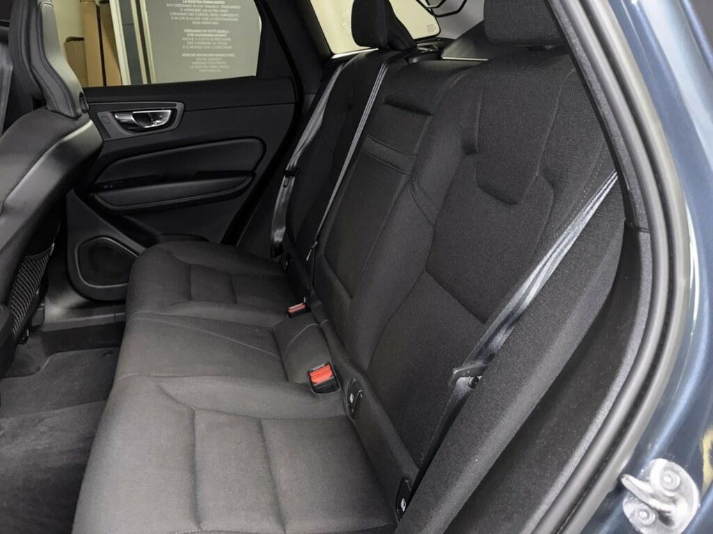 Volvo XC60 2.0 B4 Momentum Pro AWD Auto