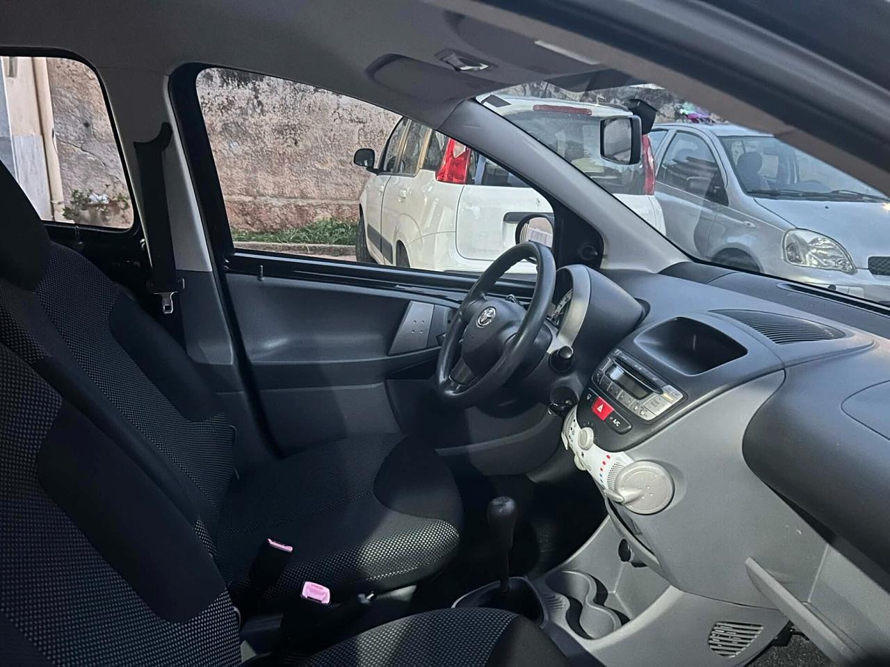 TOYOTA AYGO 1.0 68CV 2012 EURO 5 TOTAL BLACK