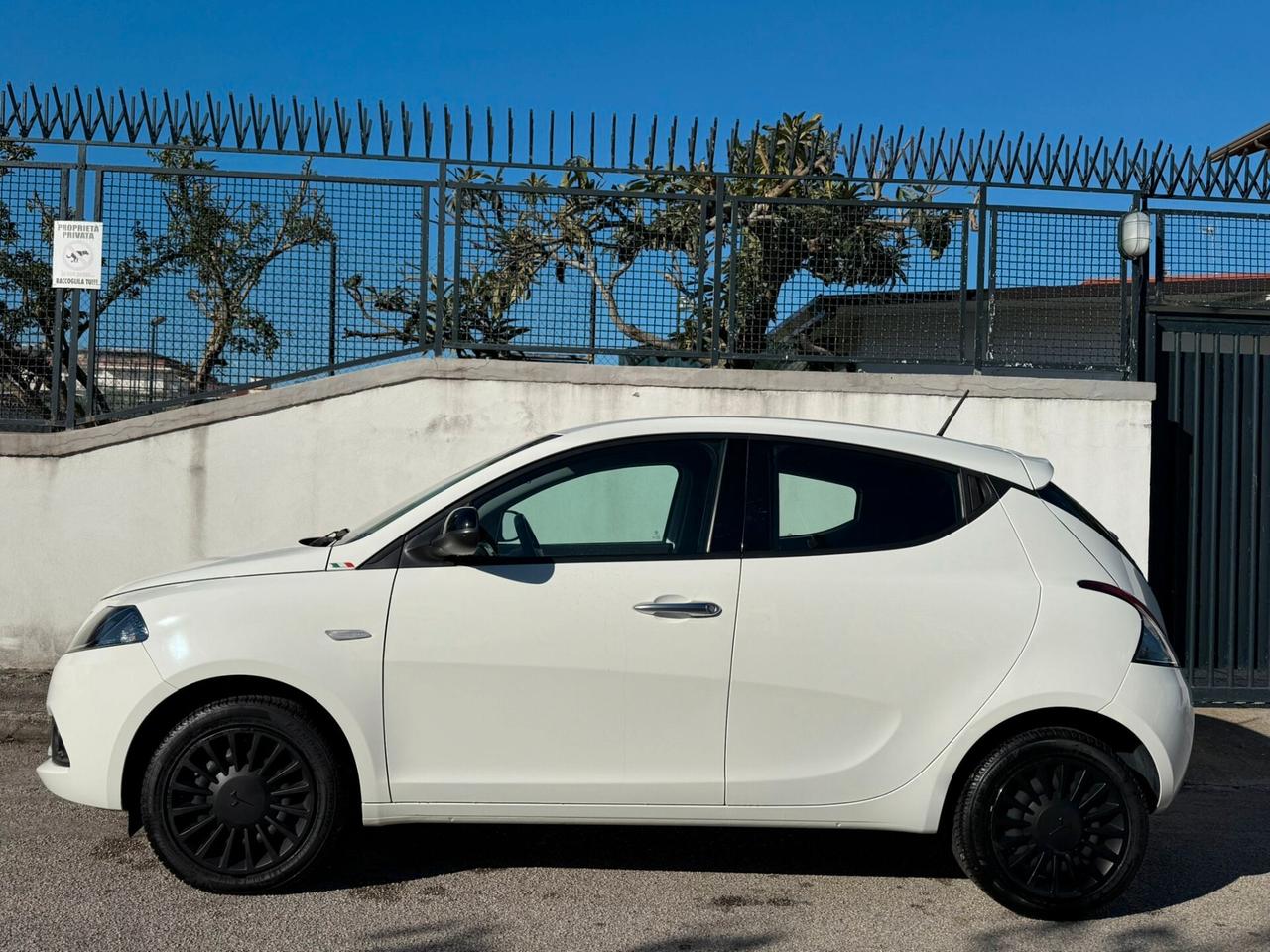 Lancia Ypsilon 1.0 FireFly 5 porte S&S Hybrid Ecochic Gold