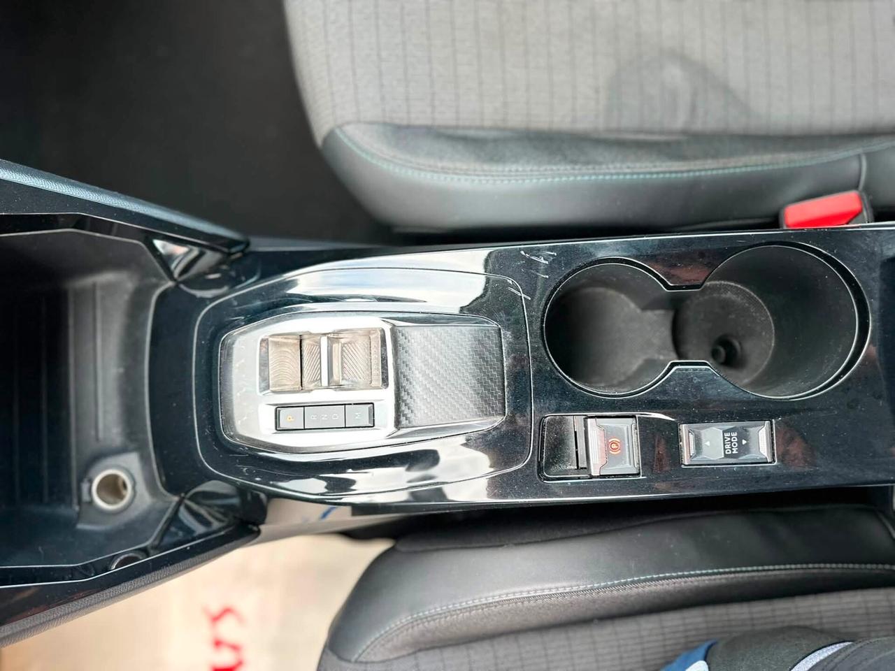 Peugeot 208 1.2 automatica neopatentati