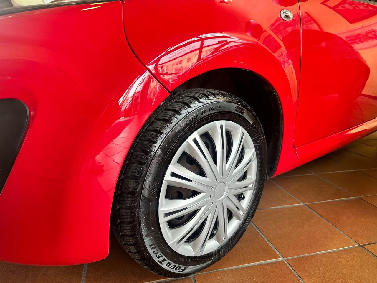 Peugeot 107 1.0 68CV 3p. Active neopatentati