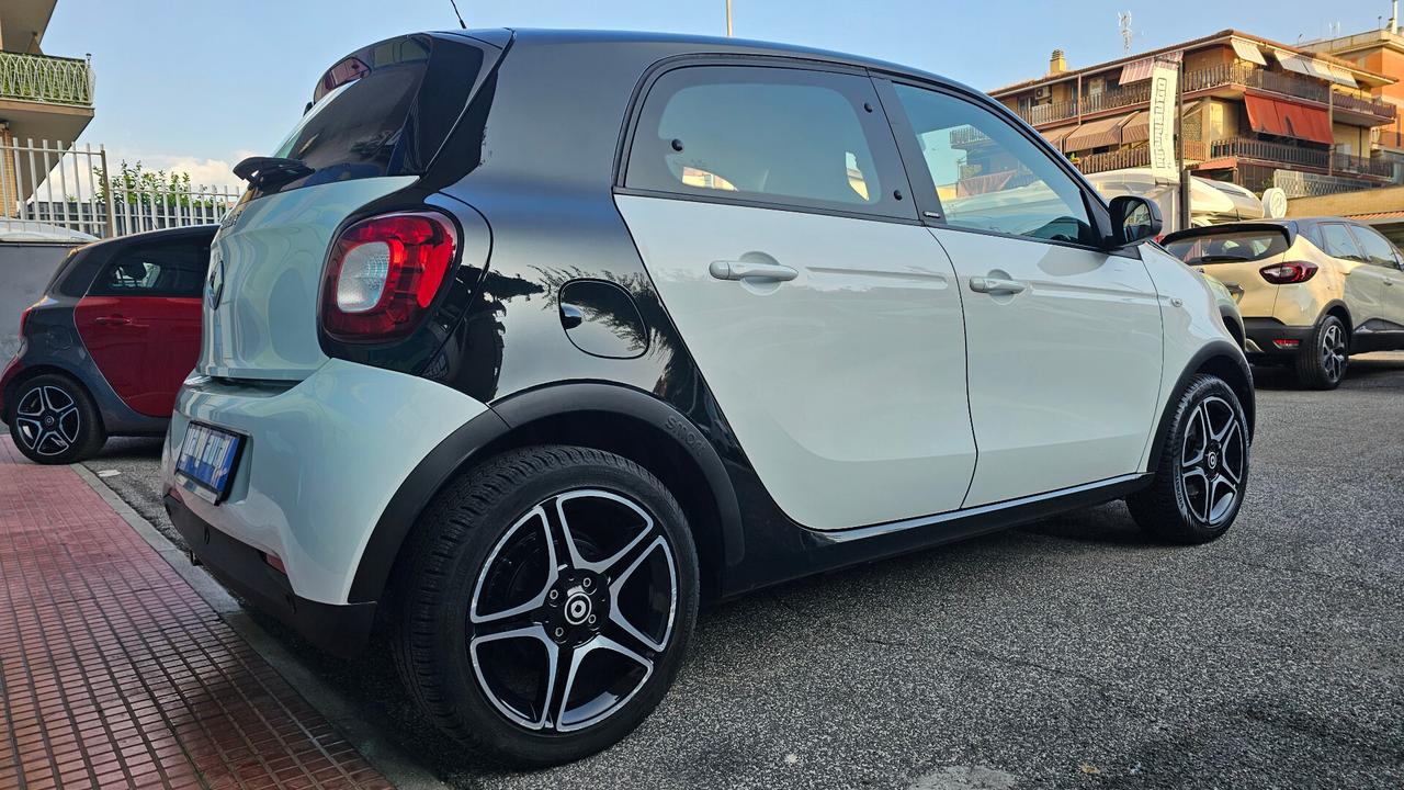 Smart forfour 70 1.0 twinamic Passion PACK SPORT + URBAN NAV TAGL UFF
