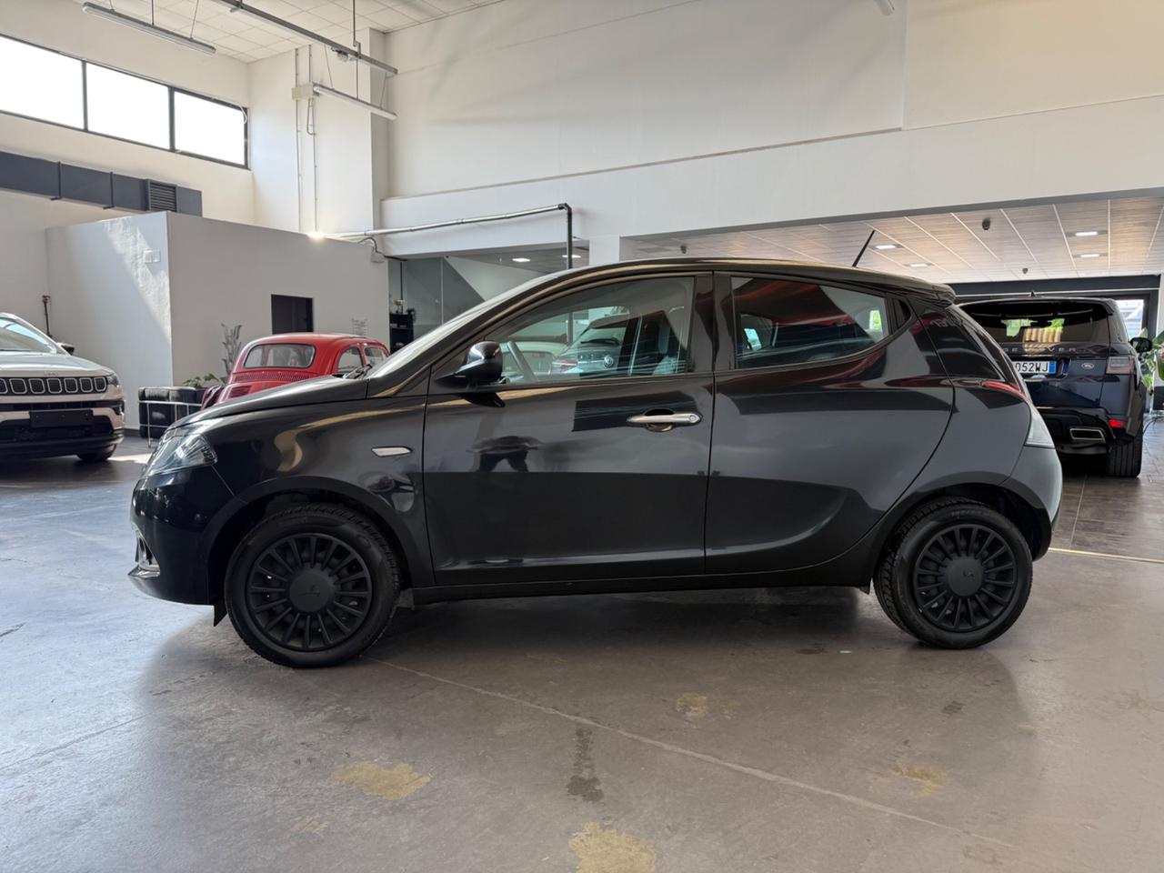 Lancia Ypsilon 1.0 FireFly 5 porte S&S Hybrid Silver