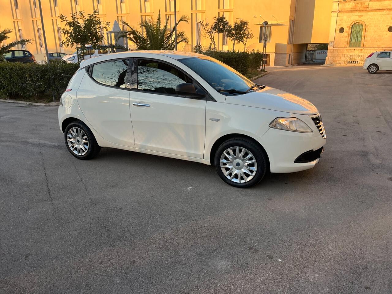 Lancia Ypsilon 1.2 69 CV 5p. Silver UsatoSicuro