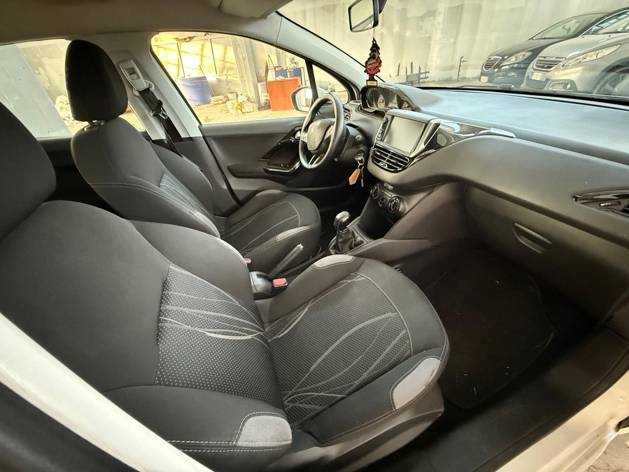 Peugeot 208 1.2 VTi 82 CV 5 porte NEOPATENTATI
