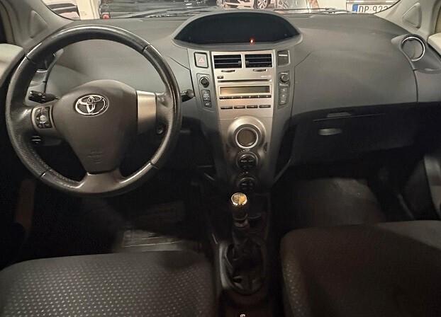 TOYOTA YARIS benzina CL 1300 CV 101 EURO 5B Km 87.106 LUCI LED garanzia 12 mesi X NEOPATENTATI