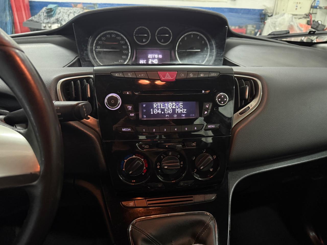 Lancia Ypsilon 1.2 69 CV 5 porte S&S Silver
