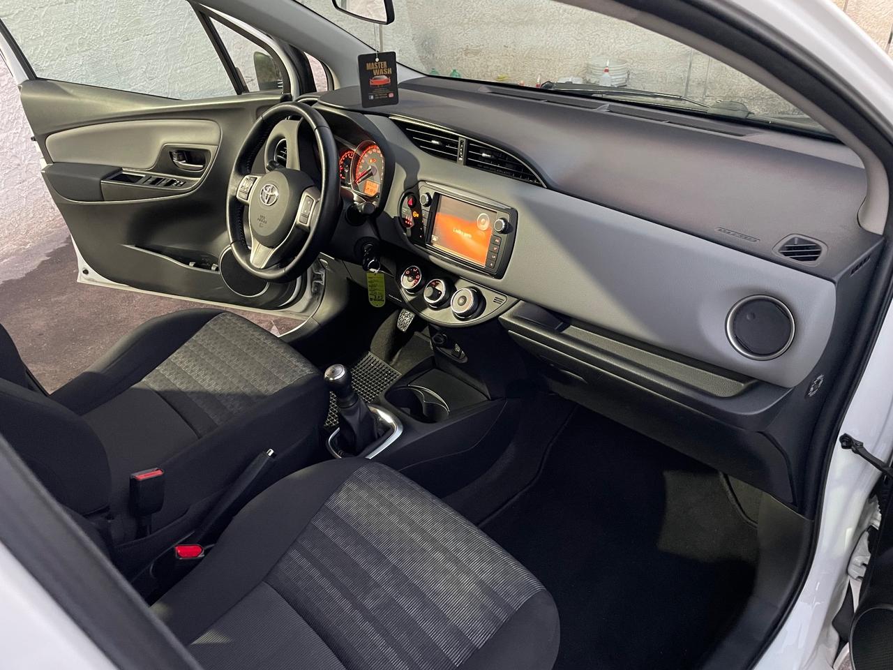 Toyota Yaris 1.0 5 porte Lounge Full navigatore retrocamera dal nord Italia
