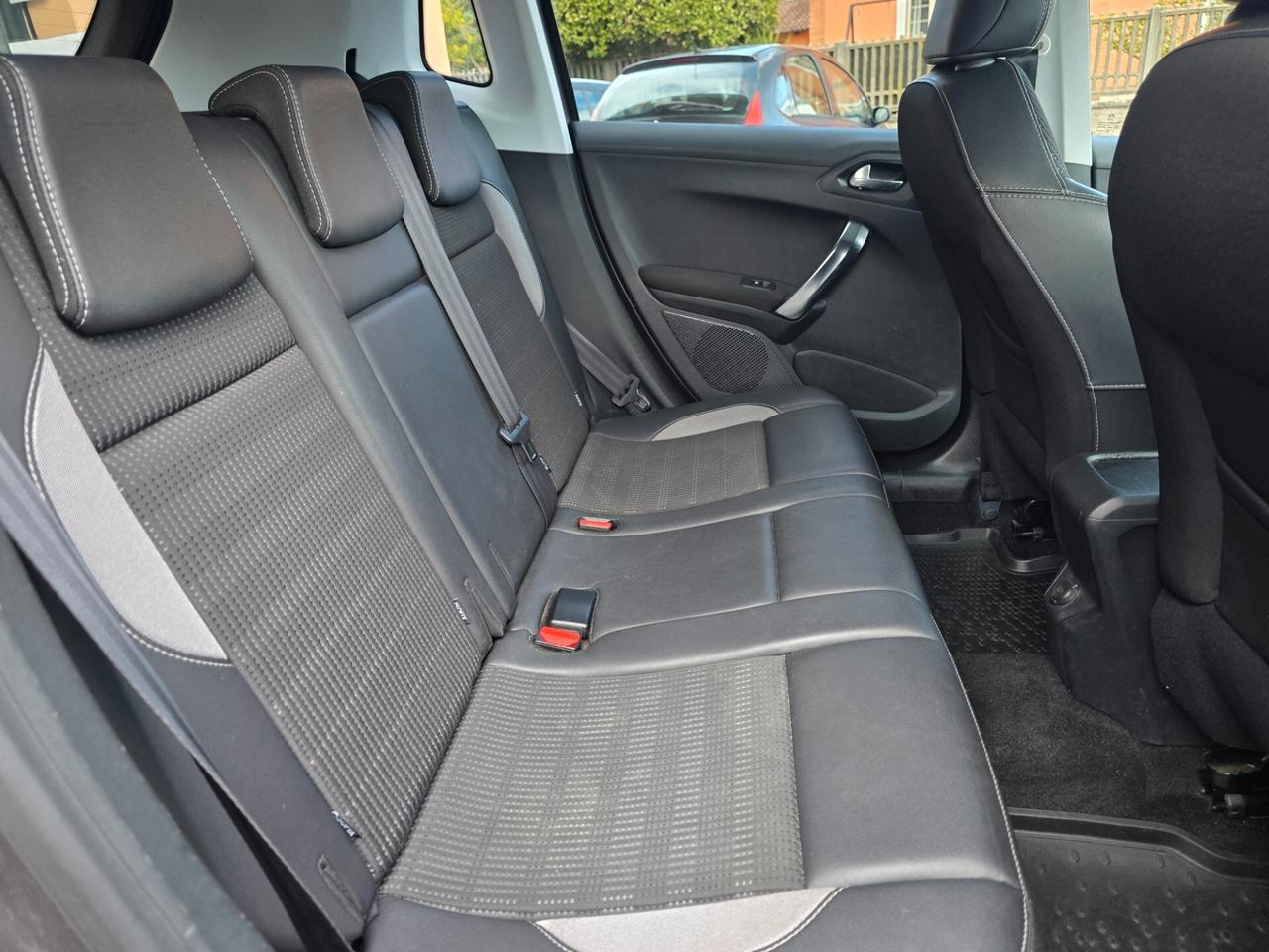 Peugeot 2008 1.6 BlueHDi 100 Allure