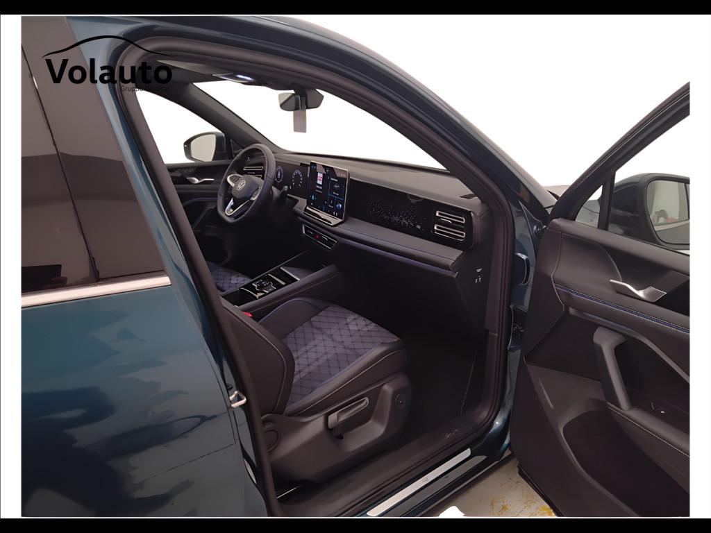 VOLKSWAGEN Tiguan III 2024 - Tiguan 2.0 tdi R-Line 150cv dsg