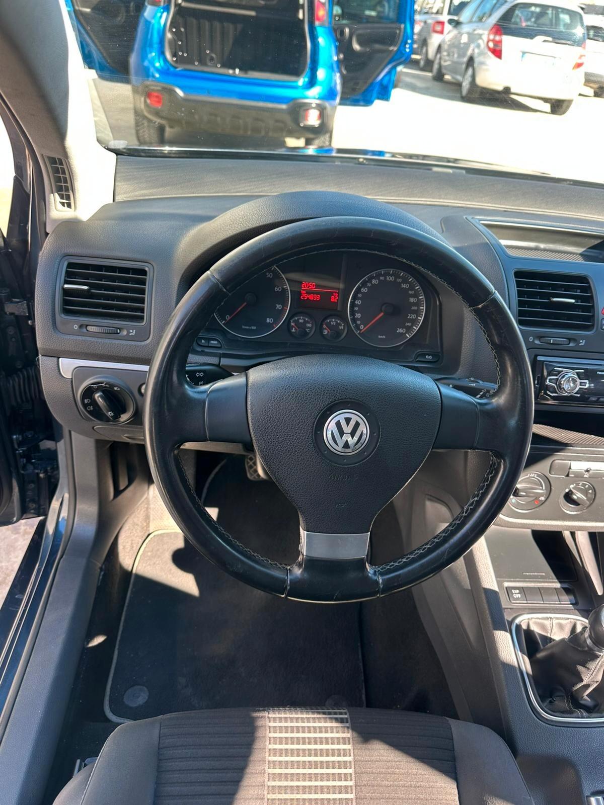 Volkswagen Golf 1.6 benz\ gpl 5p. Comftline