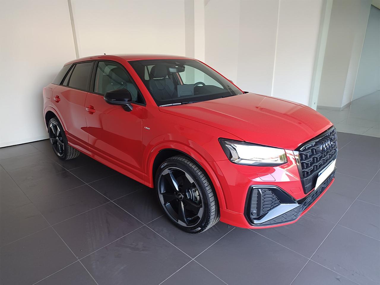 Audi Q2 35 1.5 tfsi identity black s-tronic