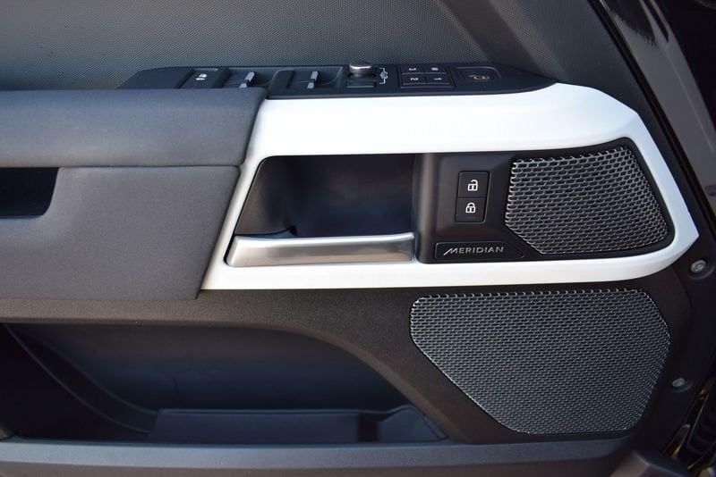 Land Rover Defender Defender 110 3.0D I6 200 CV AWD Auto SE