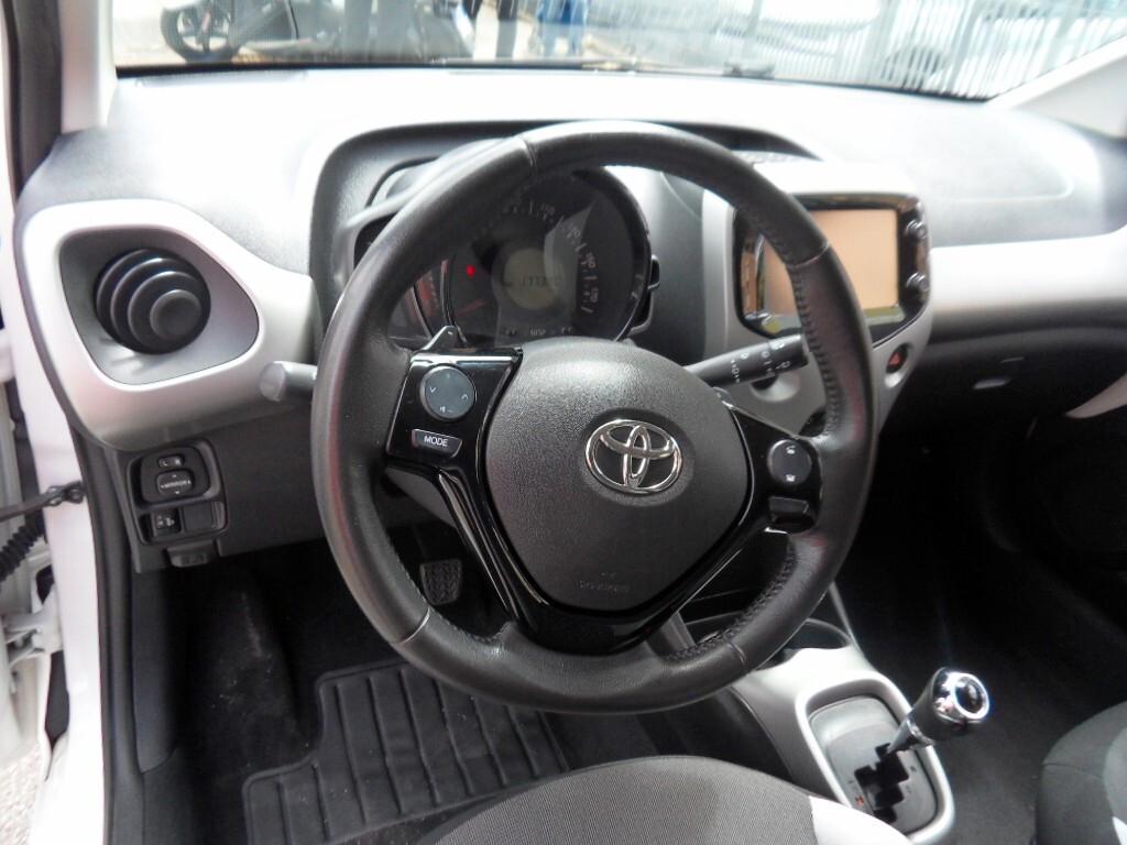 Toyota Aygo 1.0 VVT-i 69 CV 5 porte x-business MMT