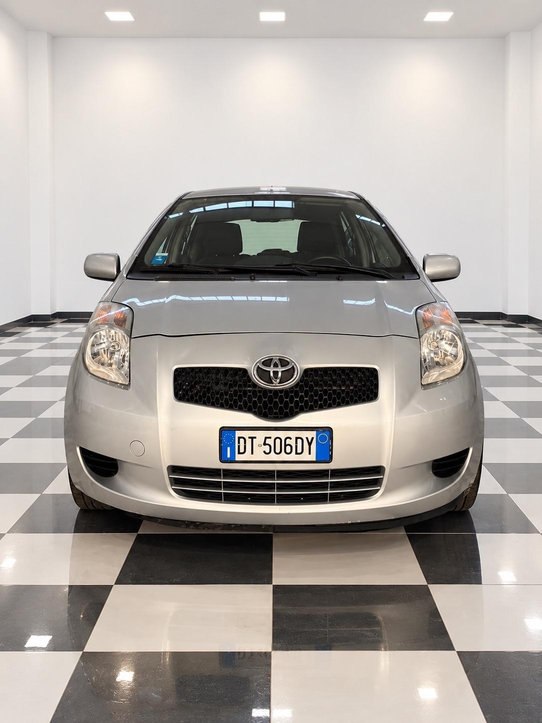 Toyota Yaris 1.0 5 porte Sol