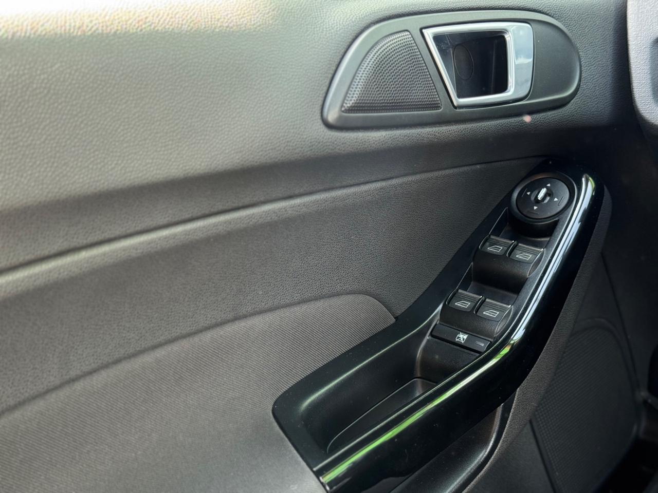 Ford Fiesta 1.5 TDCi 75CV 5 p NEOPATENTATI 2014 106500 km