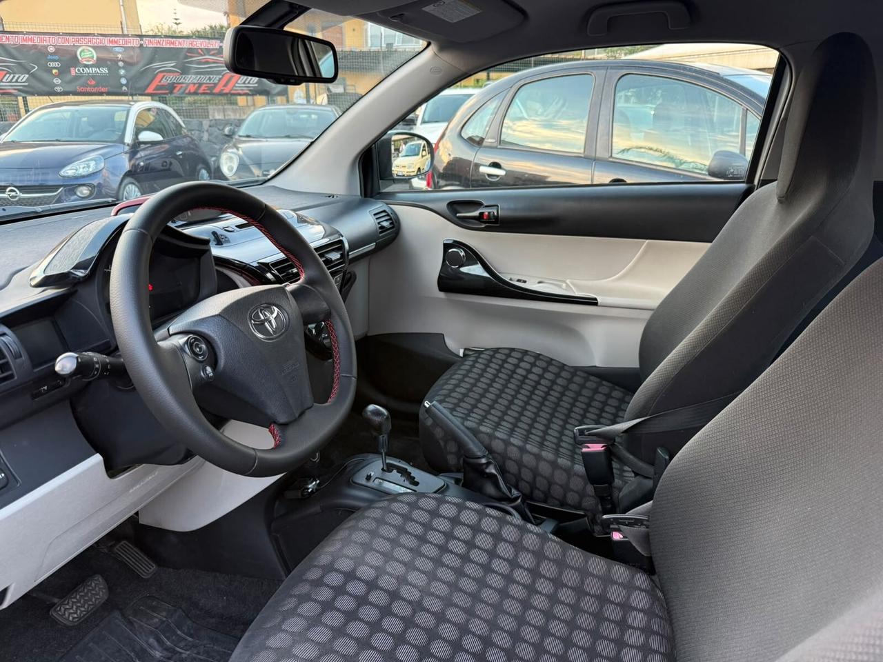 Toyota iQ High Collection Multidrive - 2011
