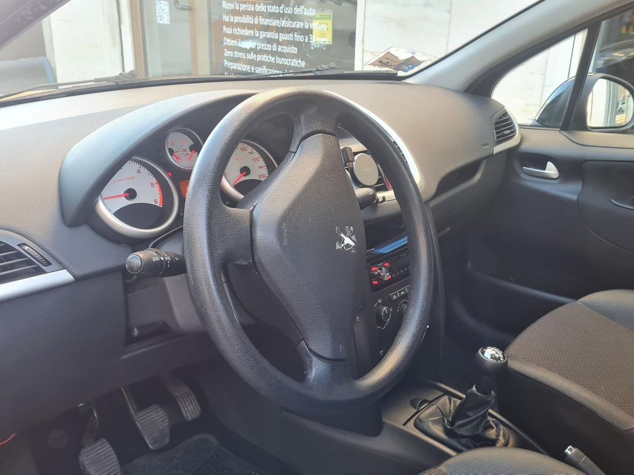 Peugeot 207 1.4 HDI FAP 70 X-Line #8141