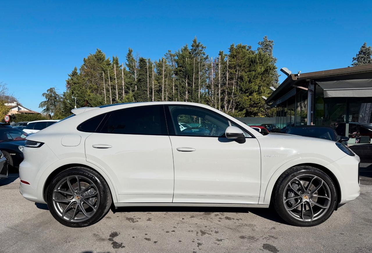 Porsche Cayenne Coupé 3.0 V6 E-Hybrid/4STERZ/DISPL. PASSEGPACK SPORT