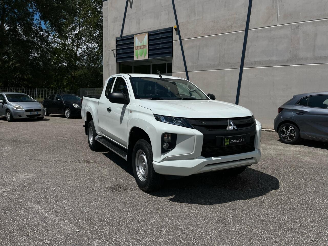 Mitsubishi L200 2.3 D Club Cab 4x4 Invite Connect